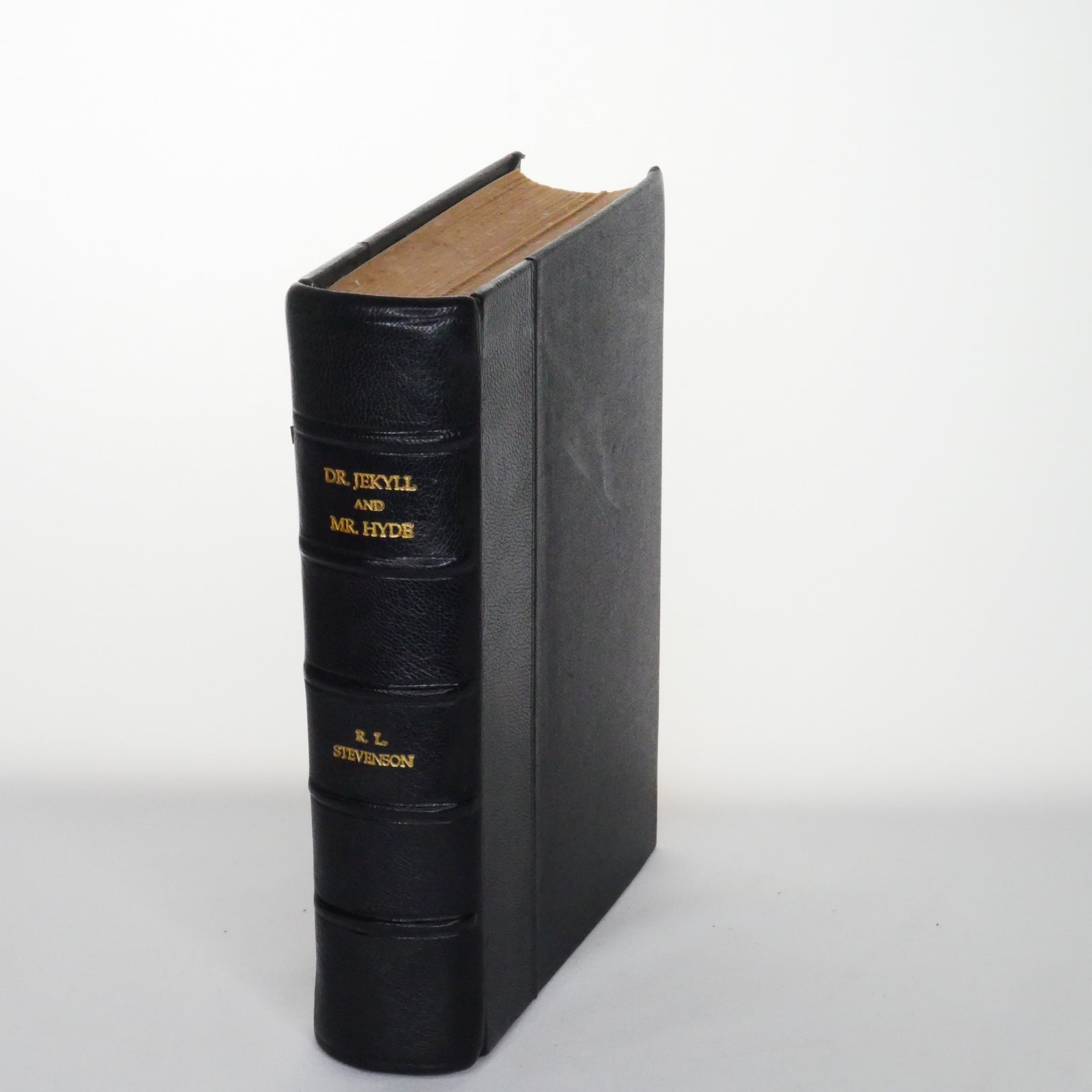 The Strange Case of Dr. Jekyll and Mr. Hyde – Robert Louis Stevenson, Illustrated by A. M. Trotter